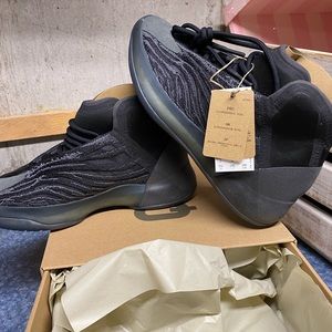 🖤 YEZZY QNTM OYNX 🖤